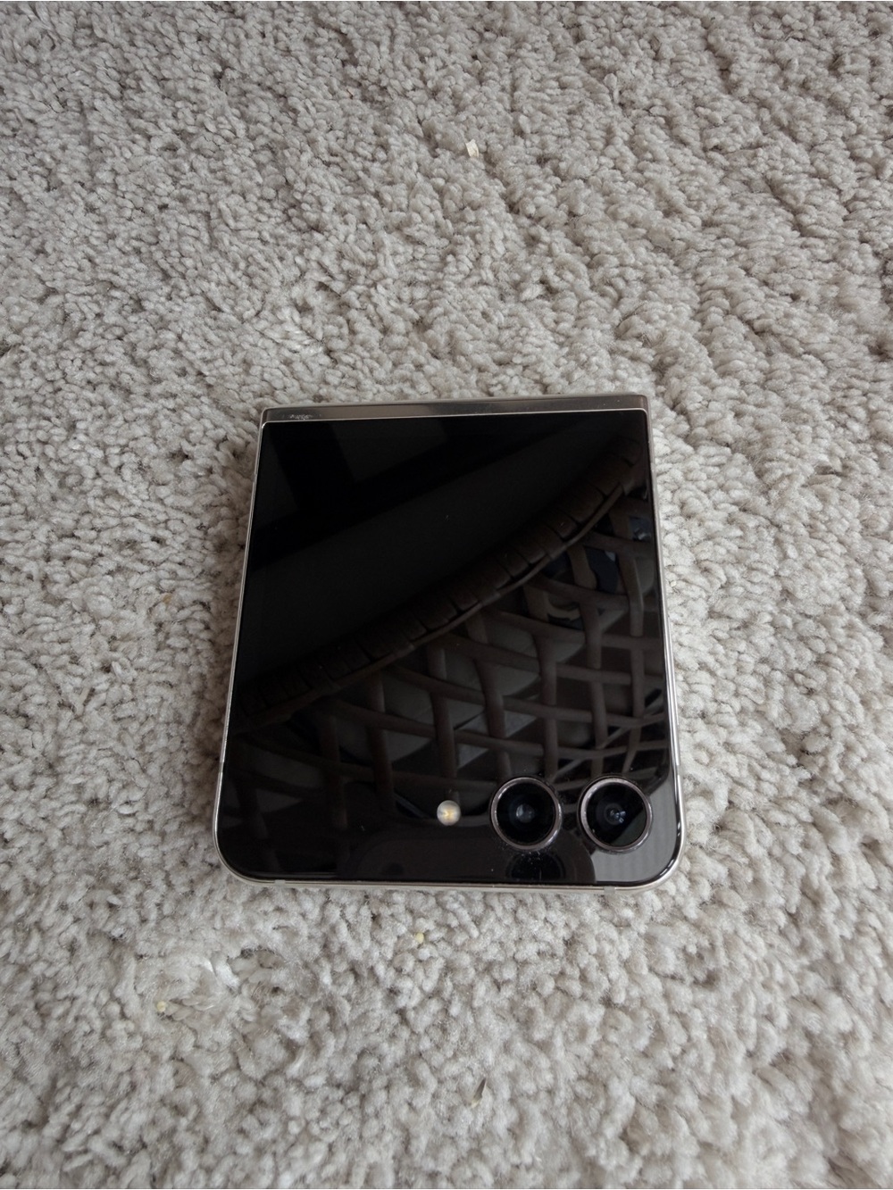Samsung Foldable Phone in Glossy Black with Silver Trim zflip5 512 GB